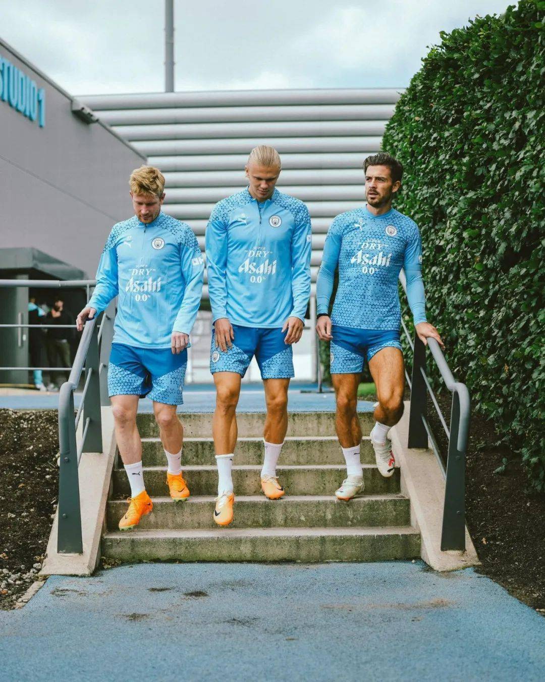 从曼城围绕社区盾迎来里程碑到皇家社会围绕意大利杯更衣室发声，上海海港刷新队史纪录的简单介绍kaiyun